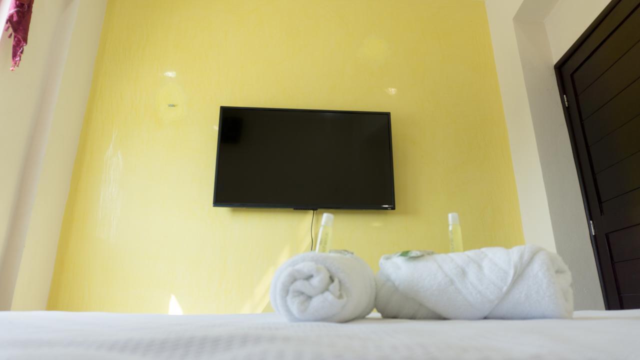Hotel Suites La Roca Cancun Exterior photo