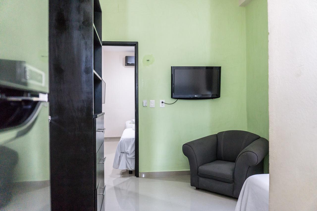 Hotel Suites La Roca Cancun Exterior photo