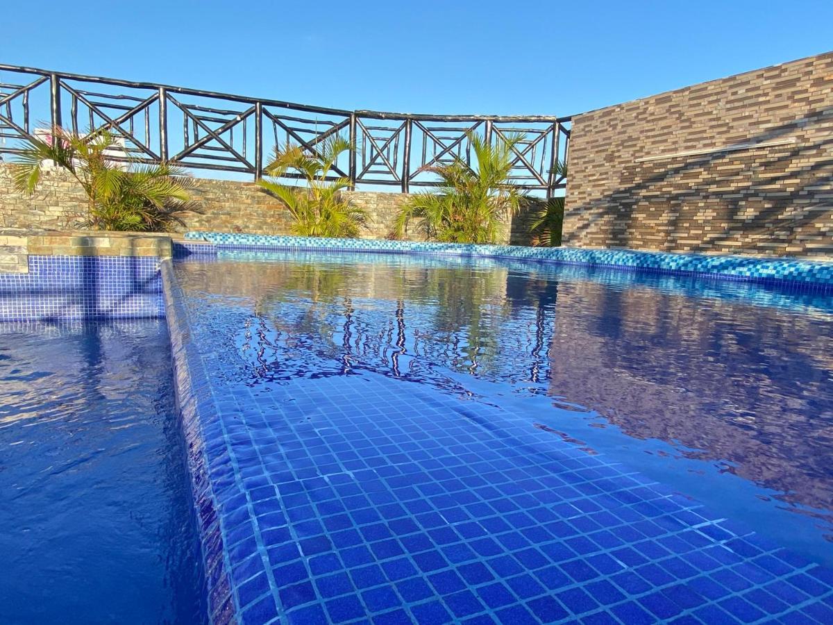 Hotel Suites La Roca Cancun Exterior photo